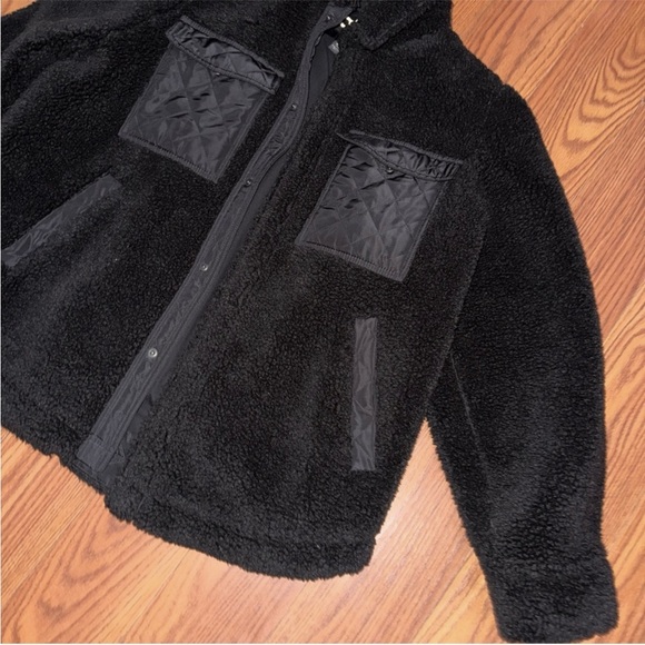 ALO Yoga Black Quilted-Pocket Sherpa Jacket - Picture 5 of 12